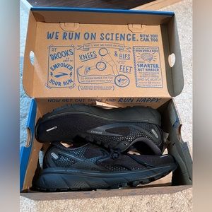 New Brooks Ghost 14 - size 9. Black
